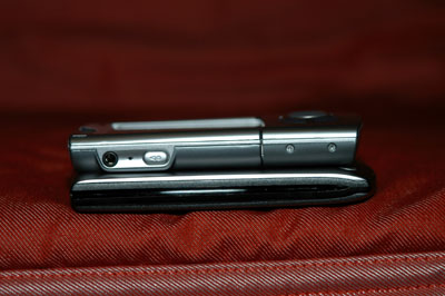 Executive-styled small-sized like the m505 and Palm V, but with Clie-sized screen